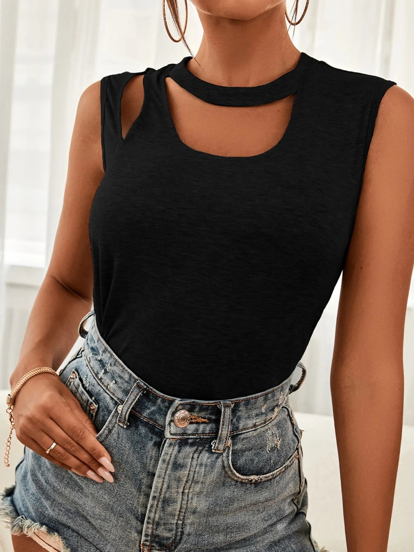 Trendsi Cutout Sleeveless Tank Top Black