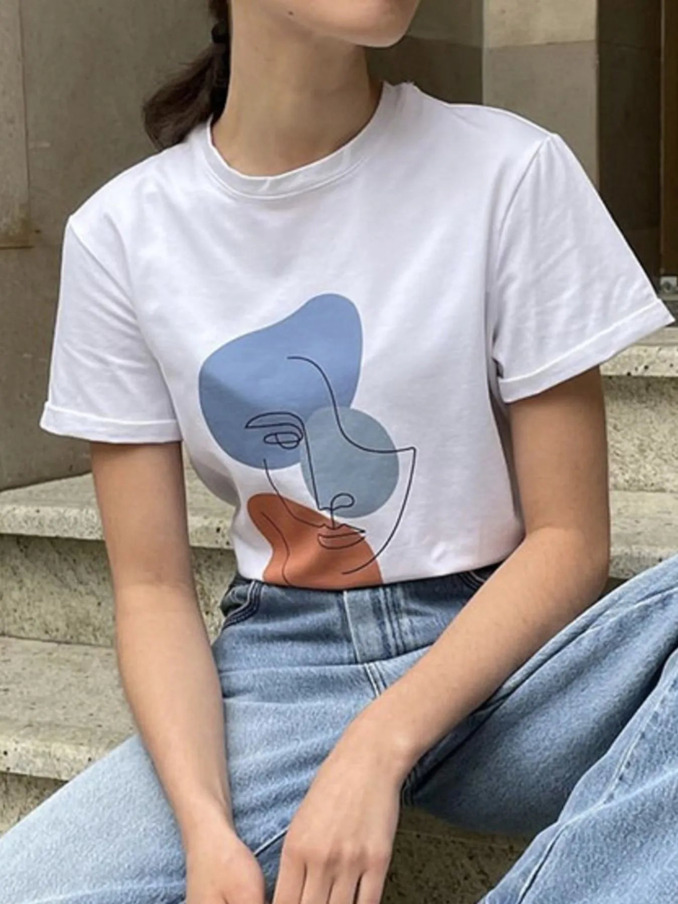 Trendsi Abstract Face Graphic Casual Round Neck T-Shirt