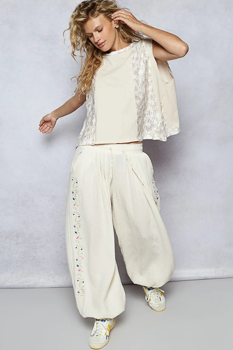 Trendsi POL Round Neck Sleeveless Top with Floral Contrast