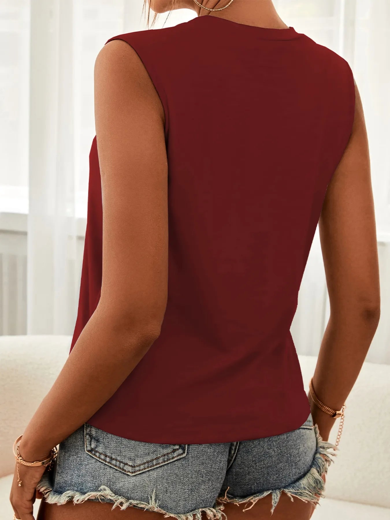 Trendsi Cutout Sleeveless Tank Top