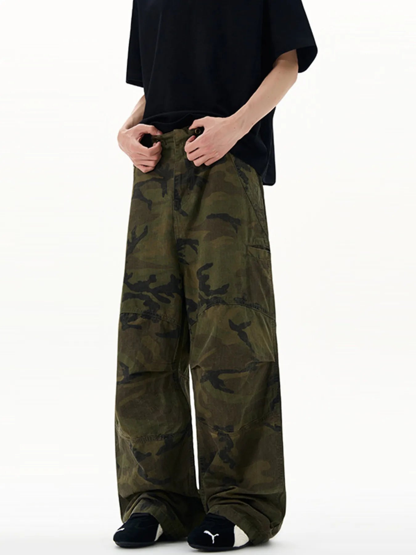 Men's Camouflage Wide Leg Cargo Pants Camouflage Color Easy Apparels