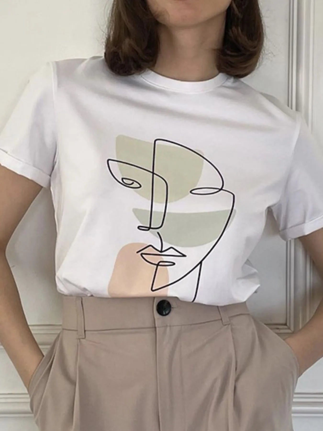 Trendsi Abstract Face Graphic Casual Round Neck T-Shirt
