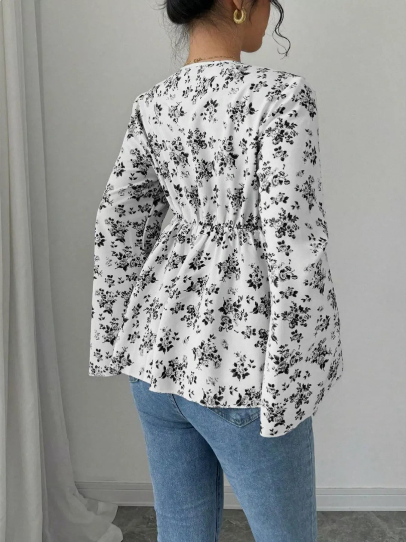Trendsi Floral Print V-Neck Long Sleeve Blouse